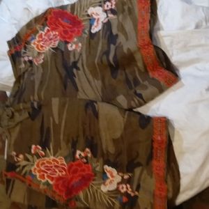 Johnny was cargo embroidered linen shorts